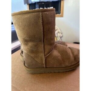 UGG Australia Classic Short II Boots for Women, Size 7 - Chestnut